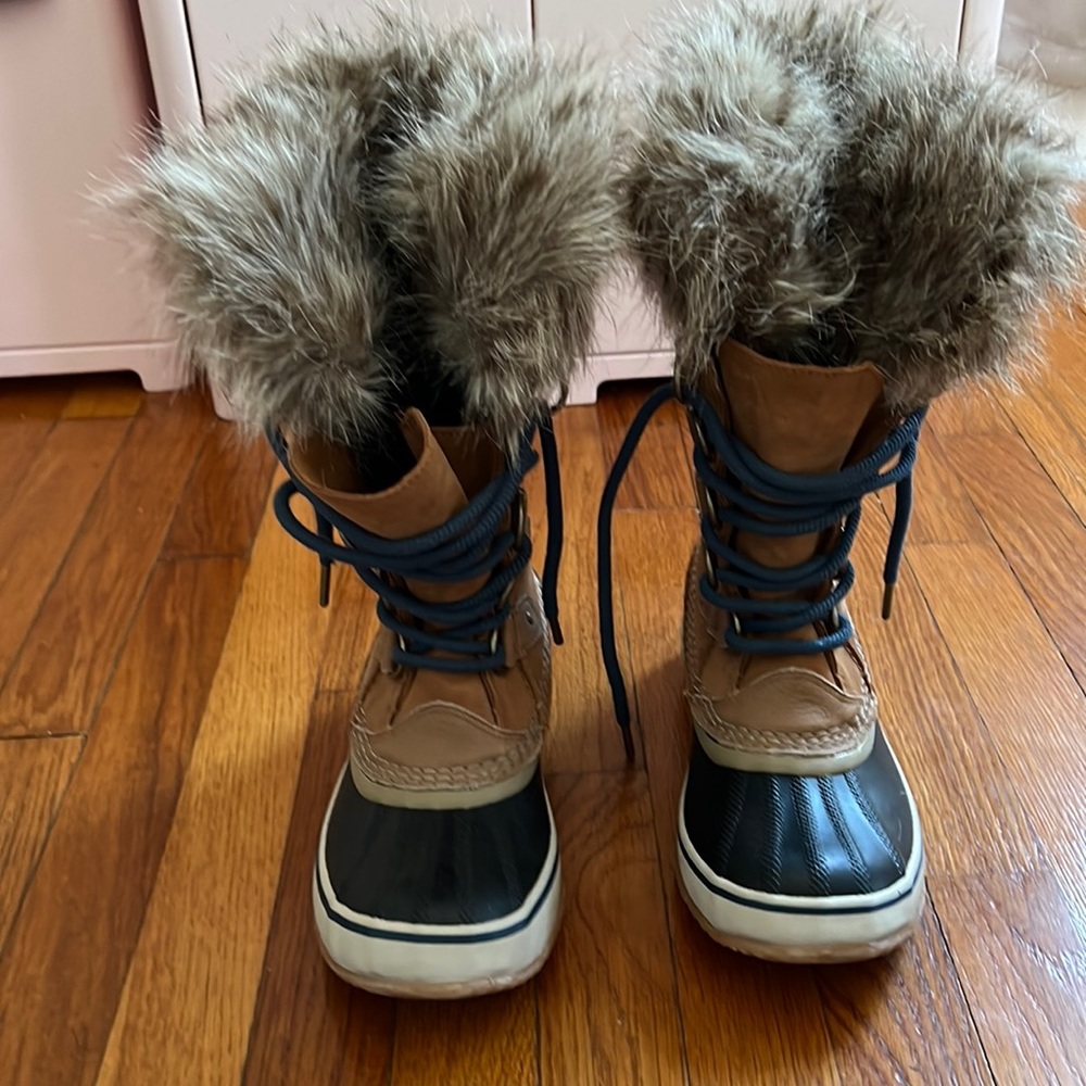Sorel Joan of Arctic waterproof snow boots in great condition